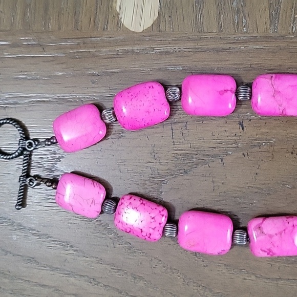 Pink stone Necklace with metal beading throughout - Picture 2 of 3
